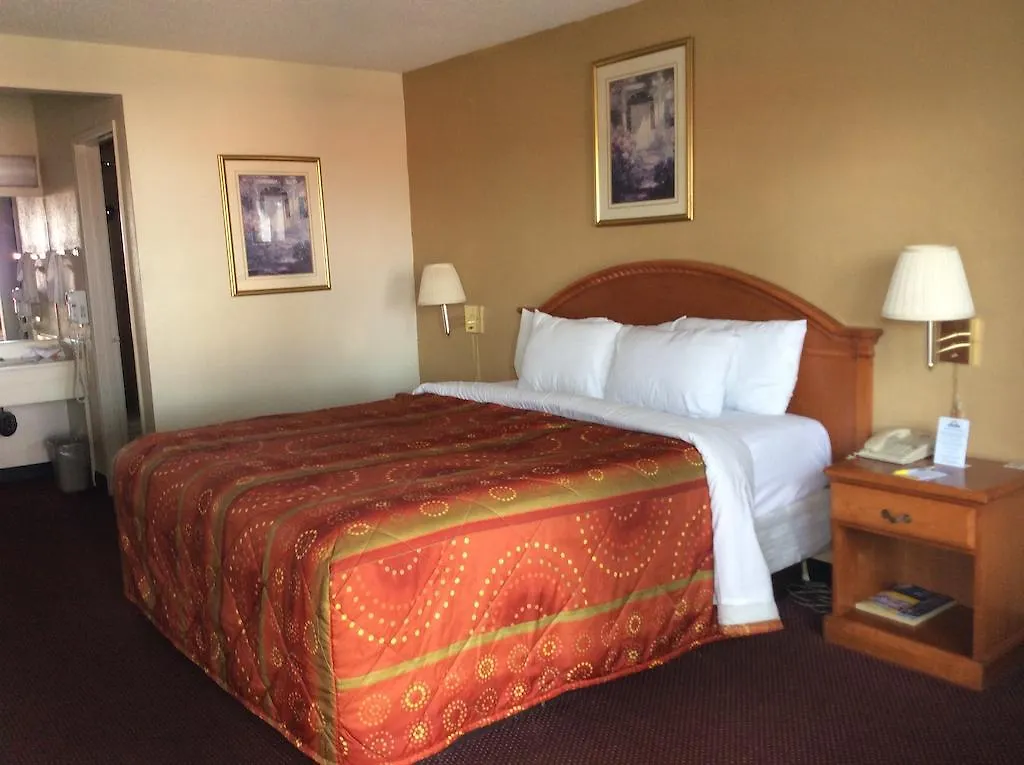 Days Inn By Wyndham In San Bernardino 2*,