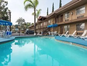 Days Inn By Wyndham In San Bernardino 2*,
