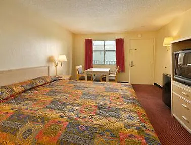 Days Inn By Wyndham In San Bernardino 2*,